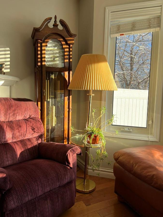 Lovely Comfy Home Private Bath In Central Calgary Bagian luar foto